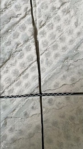 Estrichriss mit Epoxidharz reparieren