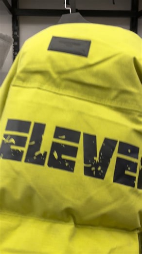 vip store | ‎جاكيت مستورد بتفاصيل استثنائية بطانه هاي كواليتي بلون مميز جدا جاهز للطلب الان بضمان سنه من Vip ✅‎ | Instagram