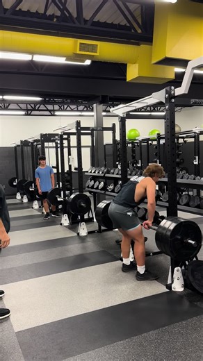 lil light 315 clean #football #linebacker #clean #hangclean #315