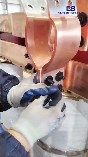 Fixing the busbars on the transformer body