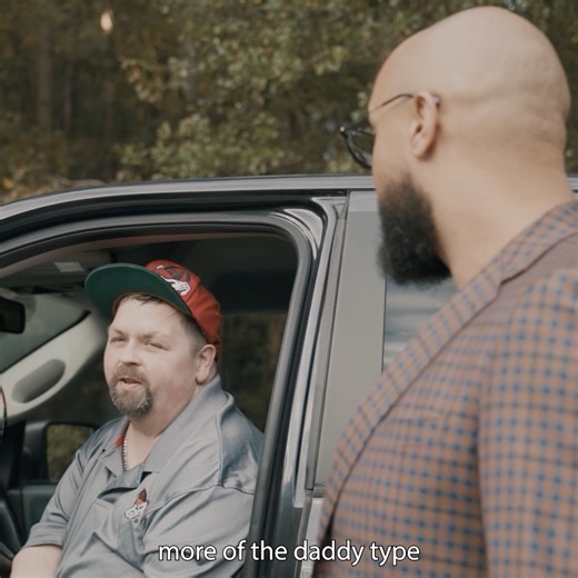 Skeeter Jean on Instagram: "University of Georgia Bulldogs fan gives us the full breakdown of category types on the Growlr gay dating app @therealpredhunters"