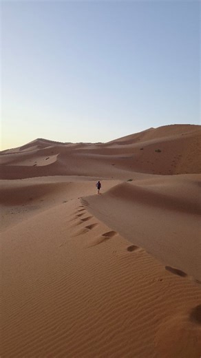 Tom Dickinson | WELCOME TO THE SAHARA 🏜🇲🇦 The largest hot desert in the world, covering over 9 million square kms and 10 countries. Running through the... | Instagram
