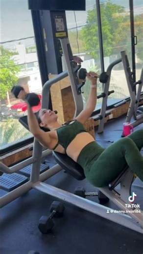 Incline dumbbell bench flys