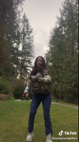 would you ever believe I did 21 years of dance training 💯💯💯 #foryou #savage #fyp ps this is by my house no one is around KEEP SOCIAL DISTANCING