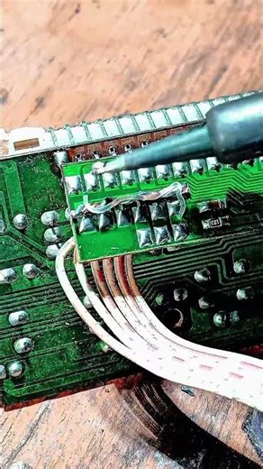 easy way to remove connector cable #tips #pcb #soldering #electronic