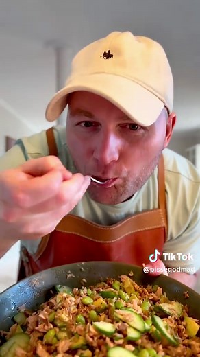 Crispy Rice Salat med laks – Opskrift til 4 personer