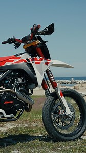 🔥 All eyes on you. And your new XMF 125. Sculpted to turn heads, razor-sharp in every detail, and packed with that unmistakable Fantic attitude. This summer, rules off, engine on. It’s your time to ride. #Fantic #XMF125 #MotardMood | Fantic Motor