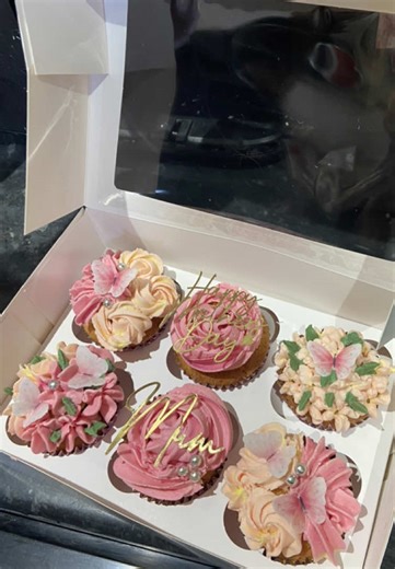 First Time Decorating Cupcakes for Mother's Day