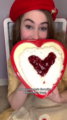 1950s vintage fridge filling with comfee appliances and retro food