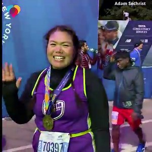 538K views · 2.8K reactions | WATCH: This woman was the last person on her team to finish the New York City marathon – but she wasn't alone. Runners walked alongside her, encouraging her not to quit, and the look on her face when she crossed the finish line was priceless ❤️https://cbsn.ws/2pMp8kP | The Uplift | Facebook