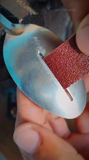 Turn a spoon into a peeler with this easy trick!