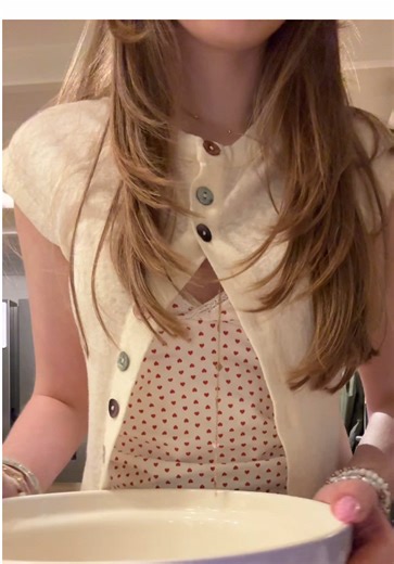 .ೃ࿔*:･ Bake cookies with me !! 😋💕 ⋆˚✿˖° ⭐️🐞🫐 Recipe: •1 1/2 cup oats •3/4 cup flour •5-6tbsp honey/maple syrup •1/4 cup coconut oil •1 egg •1/2 tsp baking powder •cinnamon •vanilla extract • salt •chocolate !! Chunks/ chips •raisins •(any other add ins of your choice) ⭐️🍎 ENJOY ! 😋💗 #baking #bakewithme #Cookies #chocolatechipcookie #asmrsounds