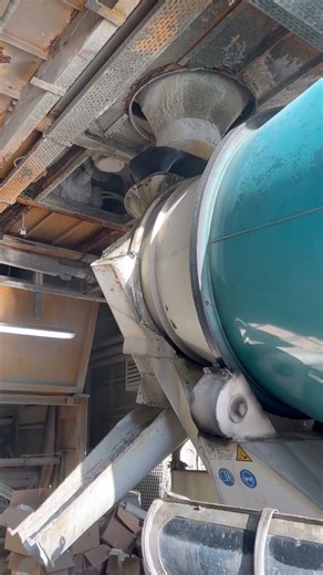 Itt töltik a betont! 🏗️🚿 / Beton Mischanlage Hessen / Filling the mixer!