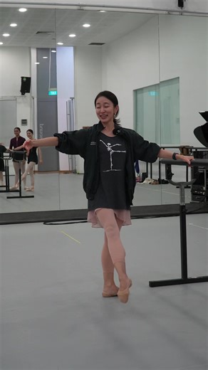 Ballet Masterclass: Students Learn Barre Techniques