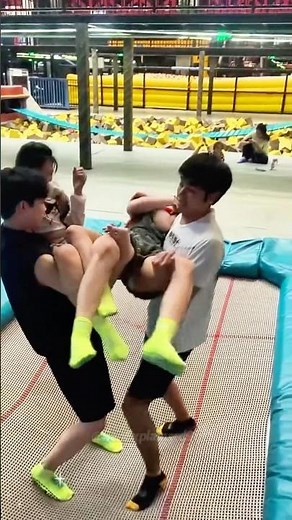 Who can resist these trampoline “princess carry” moments 💕.#trampoline#funny#play