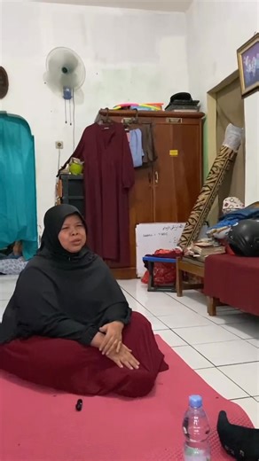 Semenjak stroke, bapak jarang tersenyum lagi 😢, bicara terbata-bata, dan badan lemah. Banyak yang kira dengan obat saja sudah cukup, padahal pulih dari stroke butuh fisioterapi rutin & tepat. Aku menyesal menunda untuk fisioterapi ke faskes karena keadaan bapak semakin lemah, tapi aku gabisa berbuat apa apa karna harus kerja juga, untungnya aku nemuin Fisiohome. Layanan jasa fisioterapi yang datang ke rumah, tanpa harus repot antre lagi di klinik. Ga heran kalau lebih dari 150.000 pasien termas