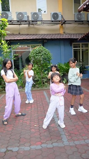 Alicia Fathi | APT seruseruan bocil💃 #reelsinstagram #reels #apt #danceapt #indosiar #superstarjunior #mentaritv #penyanyi #penyanyicilik #penyanyianak... | Instagram