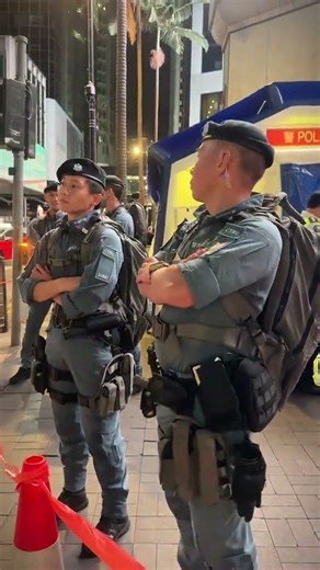 香港街头，反恐特勤队硬核巡逻#香港警察 #平安守护 #香港 #硬核守护 #police