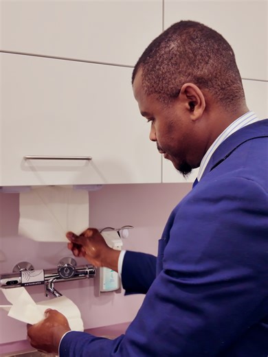 Clean hands save lives. Proper hand hygiene is one of the simplest and most effective ways to protect elderly people from infection, illness, and harm. Every hand wash is an act of care, safety, and respect. 🤍 #HandHygiene #InfectionPrevention #ElderlyCare #HealthAndSocialCare #UKCare #CareWorkers #PatientSafety #DignityInCare #QualityCare #CareAtHome #CleanHandsSaveLives #SafeCare #CareMatters