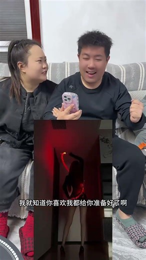 It s really like a python entwining my breath #Funny couple#Costume change#Slow-motion lag