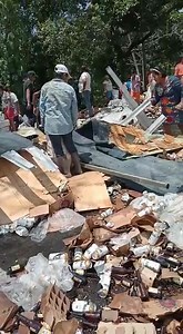 En Playa de Vaca…!!! SE ACCIDENTA TRAILER DE GRUPO MODELO, CIENTOS DE CARTONES DE CERVEZAS REGADAS SOBRE LA CARRETERA… El accidente fue en Playa de Vaca municipio de Cosamaloapan, maneje con precaución…!!! | Το να είσαι λεπτός και ελκυστικός είναι εύκολο