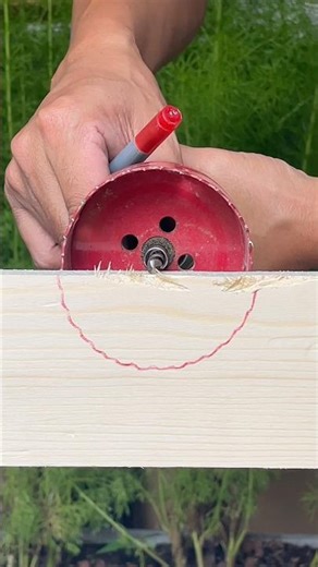Woodworking tip – how to use a hole saw easily. #diy