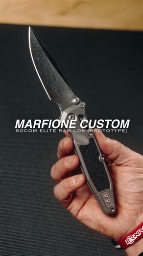 @Microtech Knives’ SOCOM Elite platform is HERE in a RAM-LOK configuration! This Marfione Custom Prototype runs thinner handle construction than standard SOCOM Elite models, with tip-up carry replacing traditional tip-down positioning. This version adds a finger choil under the 4” M390 cracked ice finished blade. Double vapor blast titanium with blue accents. At 5.5 ounces across 9” overall, the RAM-LOK version carries differently than framelock SOCOM models. Available now at EKnives, check our 