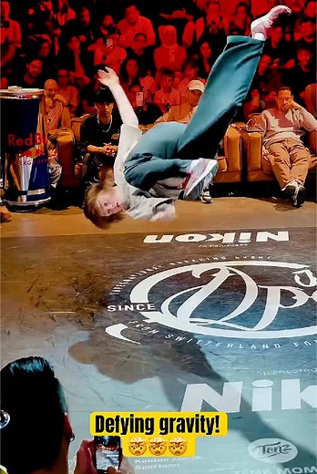 Gekkon's Incredible Breakdancing Skills