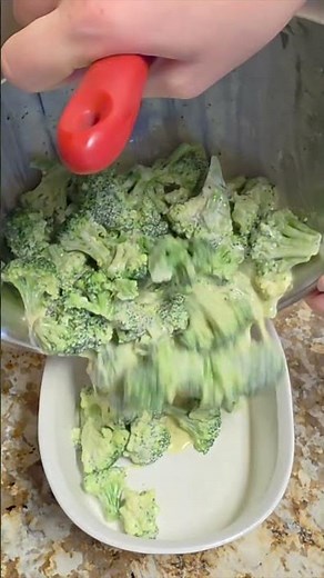 Easy and DELICIOUS Crustless Broccoli Quiche (5-Minute Prep!)