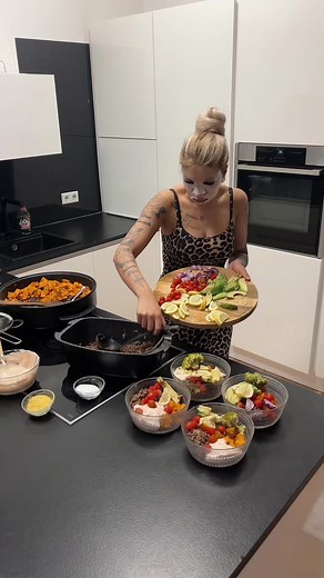 Gesunde Hackfleisch-Avocado-Bowl