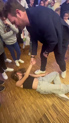 Il faut juste une fraction de seconde pour endormir une perosnne #leshypnotiseurs #hypnose #hypnoteam #dors #pourtoi #hypnotiseur