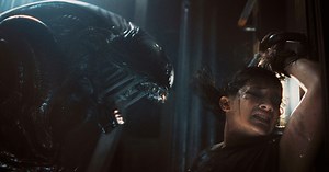 『エイリアン：ロムルス』キャスト、チェストバスター登場シーンは演出知らずに撮影していた｜シネマトゥデイ