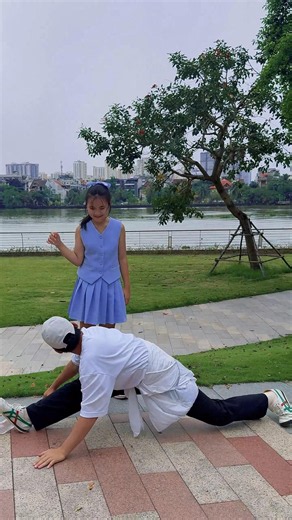 An stayed calm while others felt uncomfortable 🌟🌳 #trucantv #kindness #awareness #park #humanity