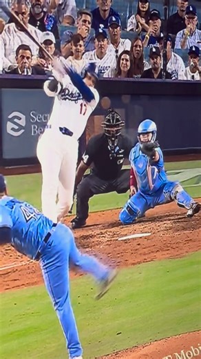 25K views · 44 reactions | look at the batter,if you gonna look on how he hold his bat,the way he swang it,i see it its like when the ball touch the bat quick he did something like twisting the bat so the ball passing through like mid rise,thats unique technique #fypシ #baseball #highlights #viral Juan De Leon | Juan De Leon | Facebook