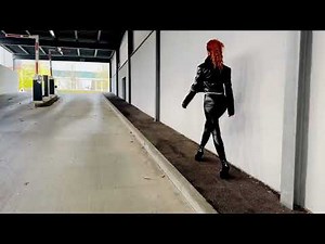 SOUND OF HEELS WITH METAL TIPS. HIGH HEELS AND LEGGINGS