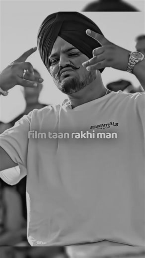 sidhu_5911 on Instagram: "日本利用压电瓷砖将脚步转化为电能。这些瓷砖捕捉来自你脚步的动能。当你行走时，你的重量和动作会对瓷砖产生压力。瓷砖会轻微弯曲，从而产生机械应力。瓷砖内部的压电材料将这种应力转化为电能。每一步都会产生少量电荷，而数百万步结合在一起就能产生足够的电力来驱动 LED 灯、数字显示屏和传感器。在像涩谷车站这样繁忙的地方，每天大约有 240 万个脚步为这一系统作出贡献。这些电能可以被储存或立即使用，从而减少对传统电力来源的依赖，并支持可持续的城市基础设施。这种方法将日常运动转化为实用的可再生能源 #日本 #知识 #事实 #你知道吗 #推荐 科技 创新 历史 技术 实验 热门 日本利用压电瓷砖将"