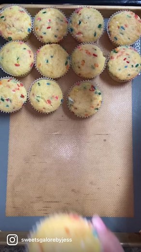 Fun Baseball Cupcake Decorating Ideas