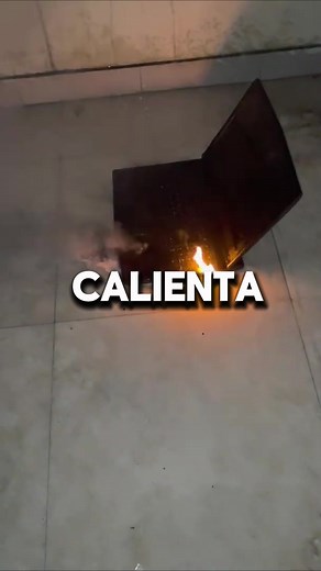 🌡️ ¿Por qué se calienta tu PC? 🖥️ El sobrecalentamiento de tu PC puede ser causado por una combinación de factores, como la acumulación de polvo en los ventiladores, una mala ventilación, aplicaciones exigentes o problemas de hardware. 💻💨 Mantén tu equipo limpio, bien ventilado y monitoreado para evitar problemas de temperatura y prolongar su vida útil.🌡️ #PC #Tecnología #Kodemia 🌟