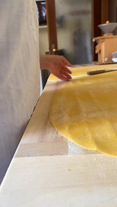 The sound of fresh pasta #pastafresca #sfoglina #sfoglinasimonetta #pasta #cucinaitaliana #freshpasta #cucinaitaliana #fromscratch #fattoamano #handmade | Sfoglina Simonetta