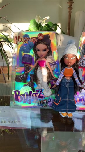 Opening Yasmin from the Bratz 20 year anniversary collection!! #bratzcollector #bratz20thanniversary #bratz #bratzdoll #yasminbratz
