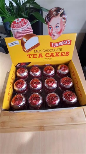 Delicious Tunnock's Milk Chocolate Tea Cakes Review