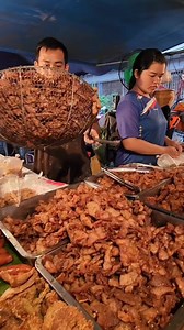 164K views · 2.6K reactions | 30บาท ขายยันเช้า คนเต็มร้าน #หมูทอด #ข้าวเหนียวหมูทอด #หมูทอด30 #ข้าวเหนียวไก่ทอด #หมูทอด #ไก่ทอด #เนื้อทอด #ข้าวเหนียวเนื้อ #ตับทอด #หมูฝอย | Puklak channel | Facebook