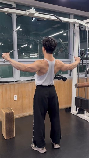 2026.03.11 스탠딩 케이블 리어 델트 플라이 10kg 어깨후면 운동