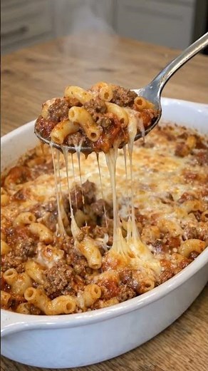 🧀 Cheesy Baked Beef & Macaroni Casserole