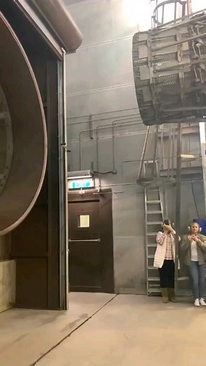 14K views · 183 reactions | How many OSHA violations can you count? #mondayvibes #engineering #insane | Skillset Magazine | Facebook