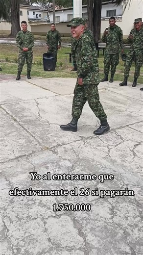 Militares Colombianos Celebran con Baile y Compensación