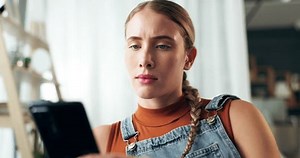 Video Stok Woman Phone Confused Home Thinking Home (100% Tanpa Royalti) 3486624891 | Shutterstock