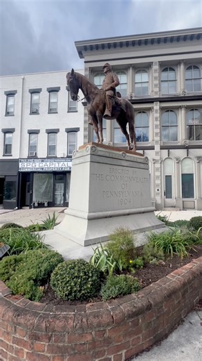 ✨Some views from downtown Hanover! Check out https://mainstreethanover.org/ to discover all downtown Hanover has to offer — everything from local businesses 🛍️to the Heart of Hanover Trails 🗺️ And check out https://celebratehanover.com/ to read amazing local stories anytime 📖 #celebratehanover #celebrategettysburg #mainstreethanover #downtownhanover #localbusiness #hanover #hanoverpa #yorkcountypa #adamscountypa #springgrovepa | Celebrate Hanover