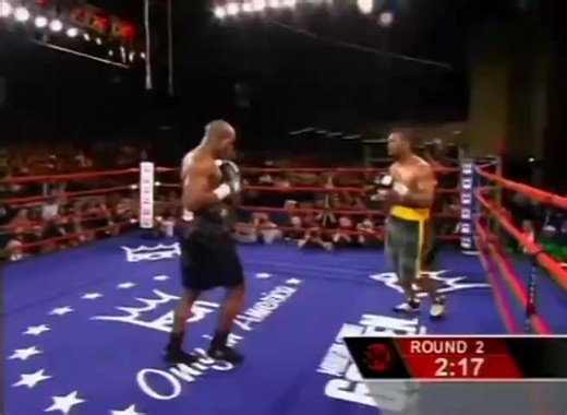 20 years ago, O’Neil Bell stopped Jean-Marc Mormeck by KO in round 10 to become the undisputed cruiserweight champion of the world 👑 It was a historic moment — Bell unified the division, becoming the first undisputed cruiserweight champion since Evander Holyfield in 1988, ending nearly two decades of fragmentation at 200 lbs. Against a strong fighter in Mormeck, Bell showed grit, power, and championship resolve to force the stoppage late and cement his place in cruiserweight history. #Boxing #O