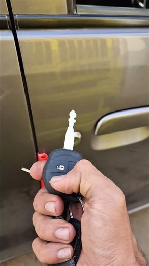 Suzuki wagonr پاکستانی ka remote programme kr k dia . customer ko remote bohat pasnd aia